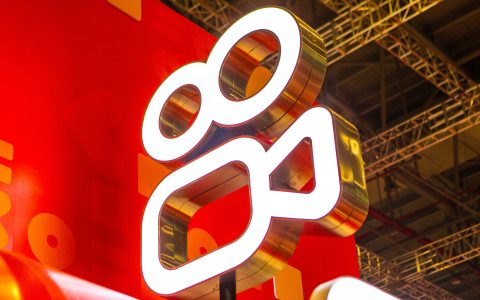 快手2021全年营收劲增37.9%达811亿元 电商GMV突破6800亿元